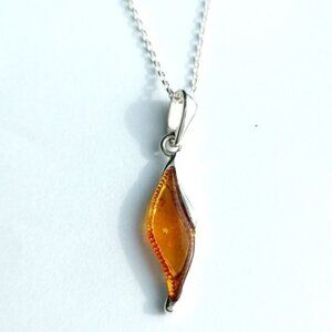 Baltic Amber petal sterling silver pendant necklace 🆕